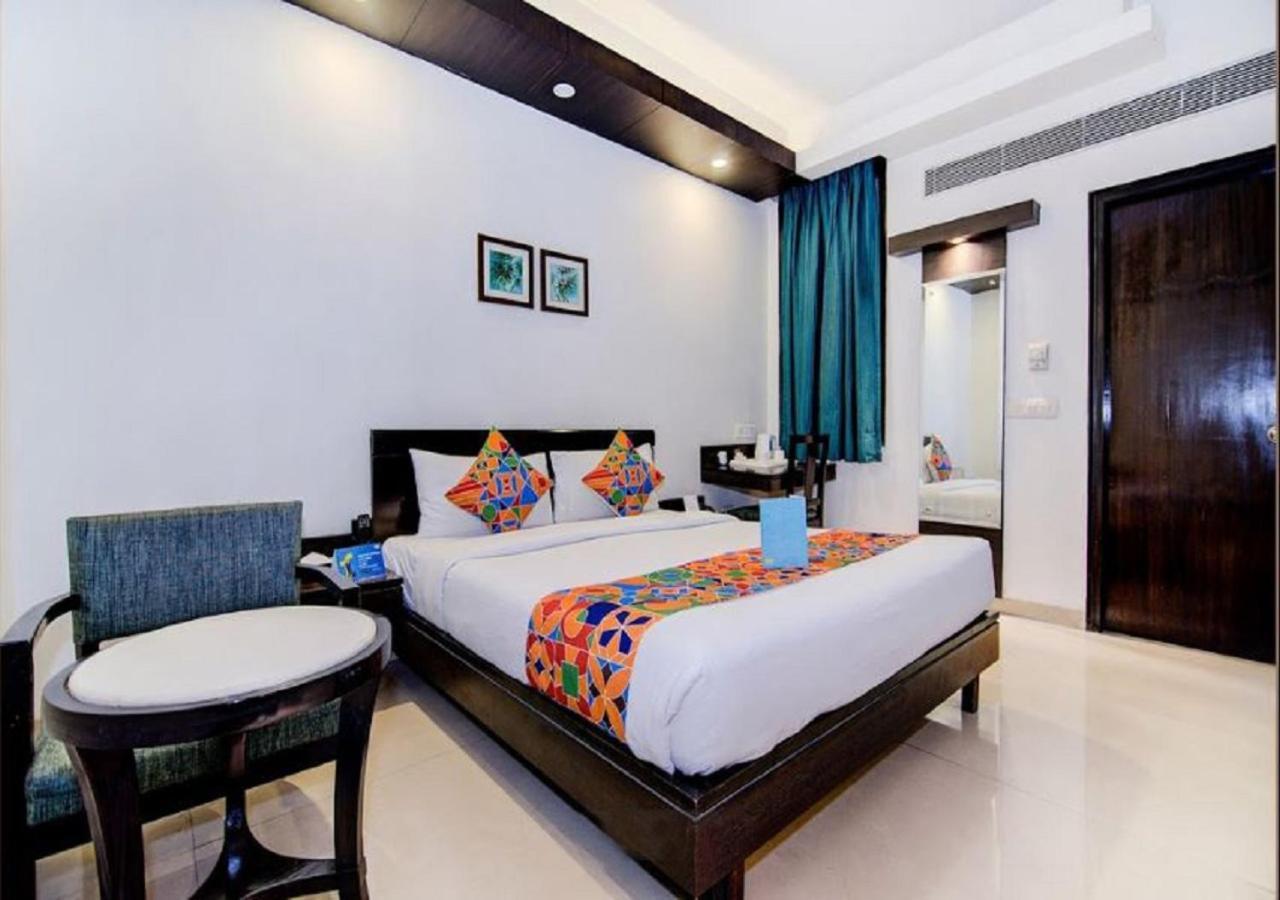 Hotel Rockland Panchsheel Enclave Nuova Delhi Esterno foto